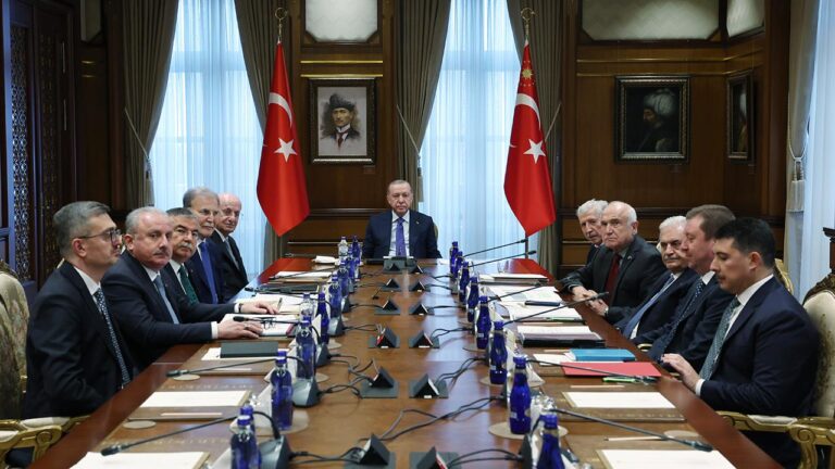 Cumhurbaşkanı Erdoğan başkanlığındaki YİK toplantısı başladı