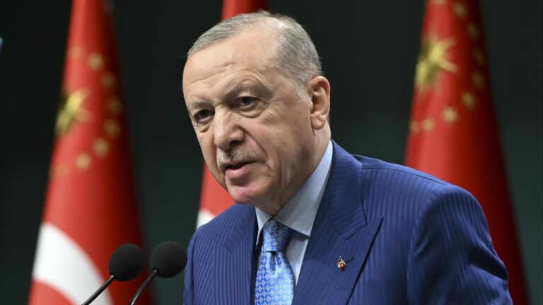 Cumhurbaşkanı Erdoğan: Deprem turistleri gitti, biz buradayız sizlerle beraberiz