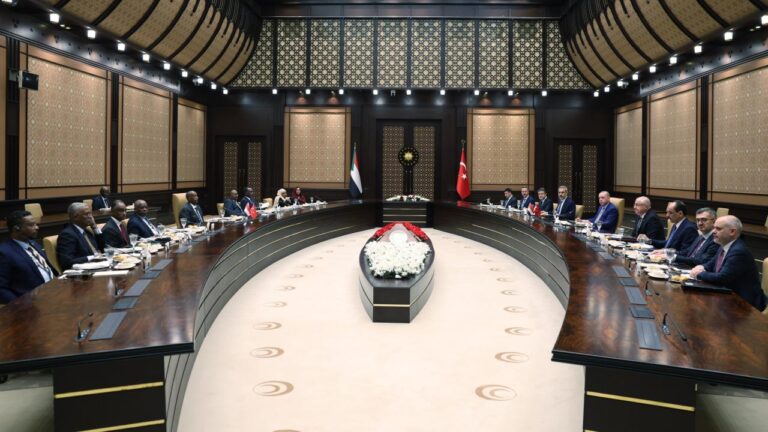 Cumhurbaşkanı Erdoğan, Sudan Egemenlik Konseyi Başkanı Burhan ile bir araya geldi