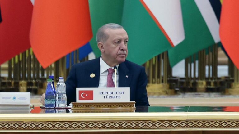 Cumhurbaşkanı Erdoğan’dan Türkmenistan’da diplomasi trafiği