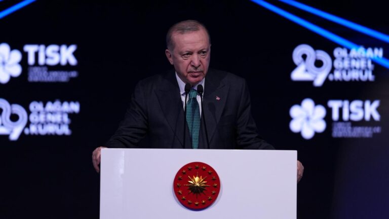 Erdoğan: Asgari ücret için TİSK’in elini taşın altına koymasını bekliyorum