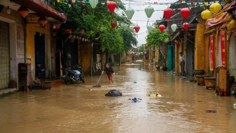 Güneydoğu Asya’daki afetler 1200’e yakın can aldı