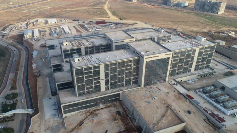 Hızla yükselen Mardin Şehir Hastanesinde sona gelindi