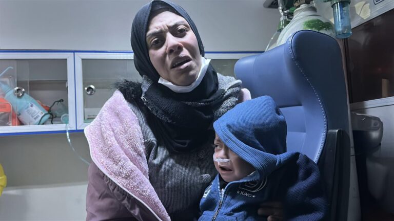 İlaç yetersizliğinden oğlunu kaybeden Gazzeli aile Türkiye’ye getiriliyor
