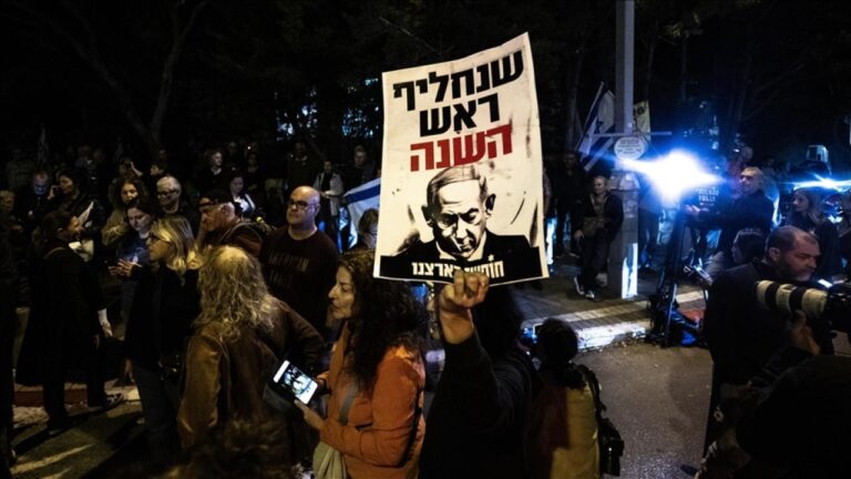 Netanyahu’nun yolsuzluk davalarından af talebi Tel Aviv’de protesto edildi