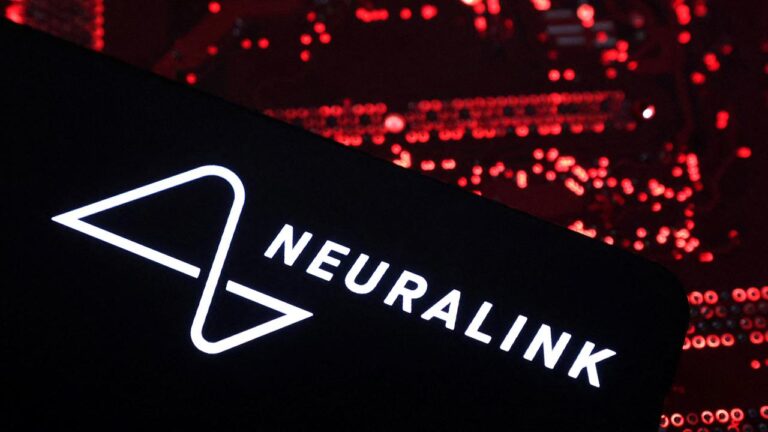 Neuralink kullanıcısı, beyin implantını gündelik cihazlarla eşleştirerek ihtiyaçlarına göre geliştirdi