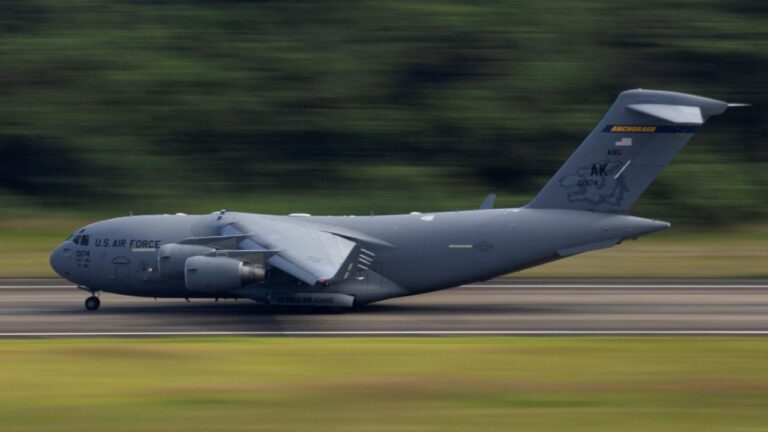 NYT: ABD, askeri birlik taşımak için Karayipler’e defalarca C-17 uçağı gönderdi