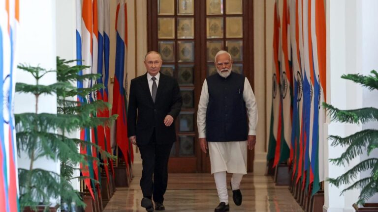 Putin, Hindistan’a enerji sevkiyatını sürdürmeye hazır olduklarını söyledi