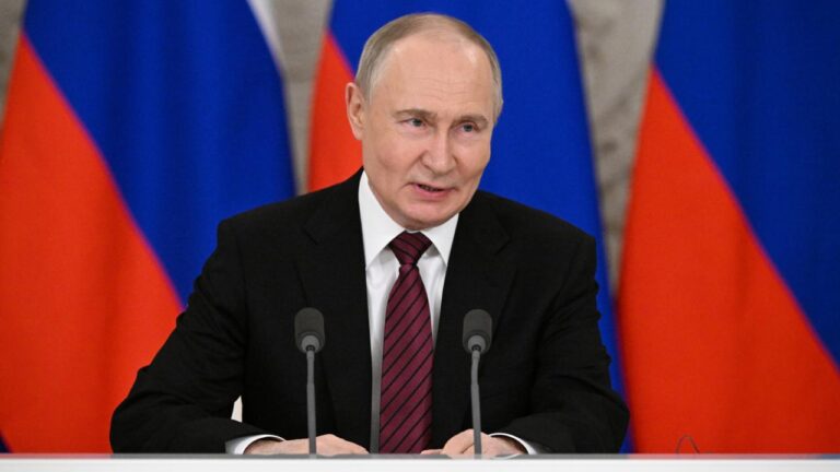 Putin: Ukrayna’nın toprak konusunu istişare etmeye hazır olduğunu görmüyoruz