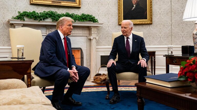 Trump, Biden döneminde "otomatik e-imza" ile imzalanan tüm belgelerin "geçersiz" olduğunu bildirdi