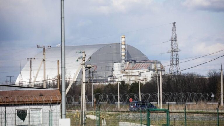 UAEA: Çernobil Nükleer Santrali’nde radyoaktif sızıntıyı önleyen çelik yapı hasar gördü
