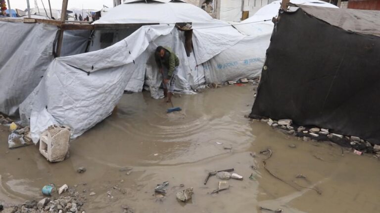 UNRWA: Sert hava koşullarının etkilediği Gazze’ye insani yardımlar "acilen" ulaştırılmalı