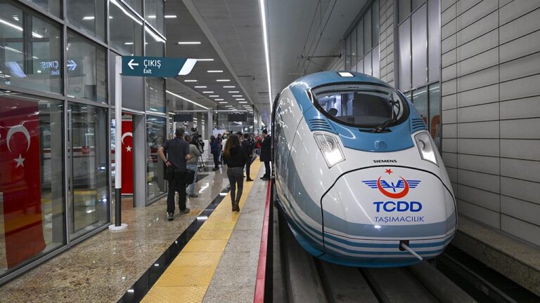 YHT hattında hafta sonu yoğunluğuna ek sefer çözümü